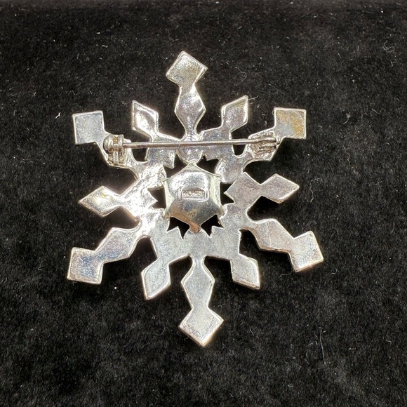 Vintage Monet Snowflake Brooch Pin Silver Tone Blue Rhinestones Holiday Jewelry - Picture 2 of 3